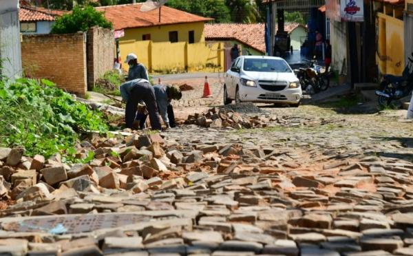 SEINFRA intensifica trabalhos da operação tapa-buracos em Floriano