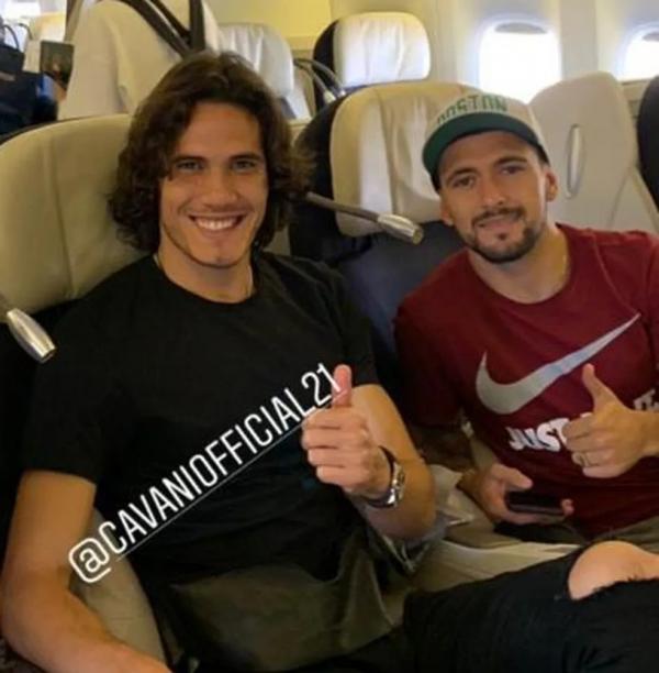  Arrascaeta no voo para o Jap&atilde;o com a sele&ccedil;&atilde;o uruguaia que o tirou do primeiro jogo.(Imagem:Reprodu&ccedil;&atilde;o/ Arquivo Pessoal )