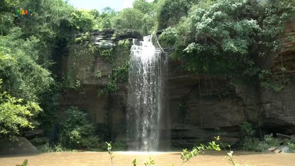 Cachoeira do Cov&atilde;o, na zona rural de Castelo do Piau&iacute;.(Imagem:Jairo Silva/TV Clube)