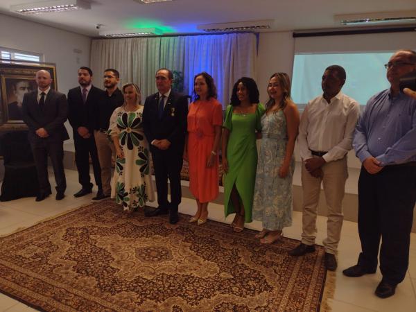 Prefeito Ant&ocirc;nio Reis recebe comenda da Ordem do M&eacute;rito Comercial Marqu&ecirc;s de Paranagu&aacute;.(Imagem:FlorianoNews)