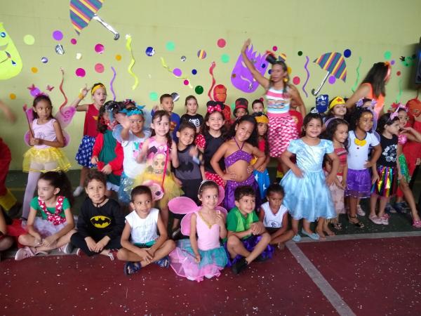 Escola Pequeno Príncipe realiza Baile de Carnaval