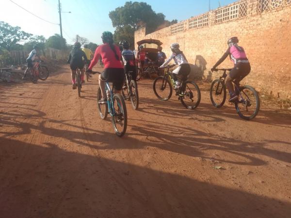 Ciclistas se reúnem para fazer reconhecimento de trilha