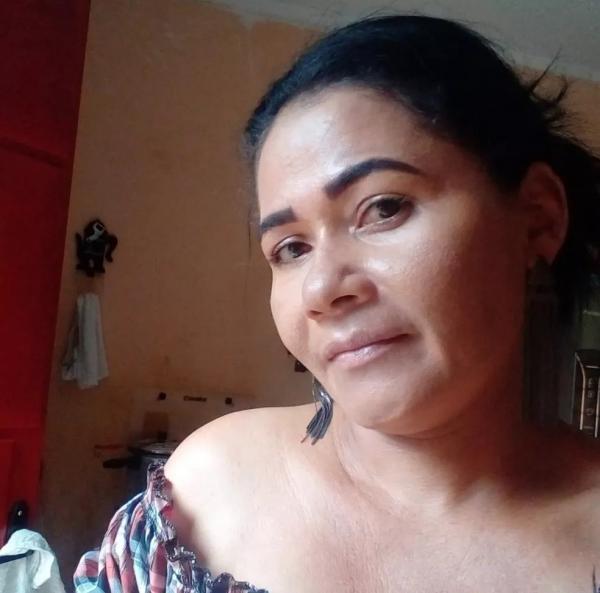 Acusado de matar doméstica a facadas passa por audiência de instrução e julgamento