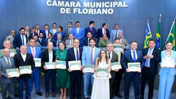 Poder Legislativo confere título de cidadania a personalidades nos 128 de Floriano