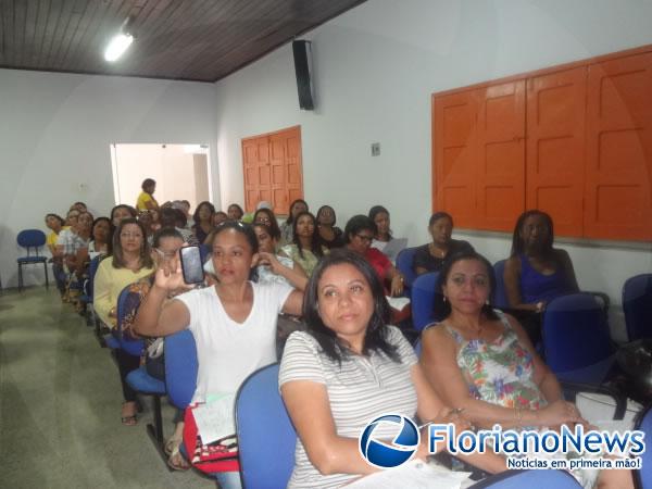 Secretaria Municipal de Educa&ccedil;&atilde;o realizou reuni&atilde;o sobre o encerramento do ano letivo de 2013.(Imagem:FlorianoNews)