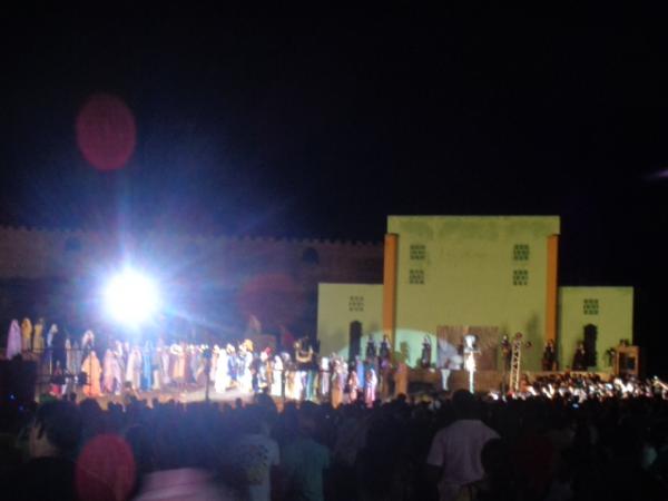 Encenação da Paixão de Cristo atrai milhares de fiéis em Floriano