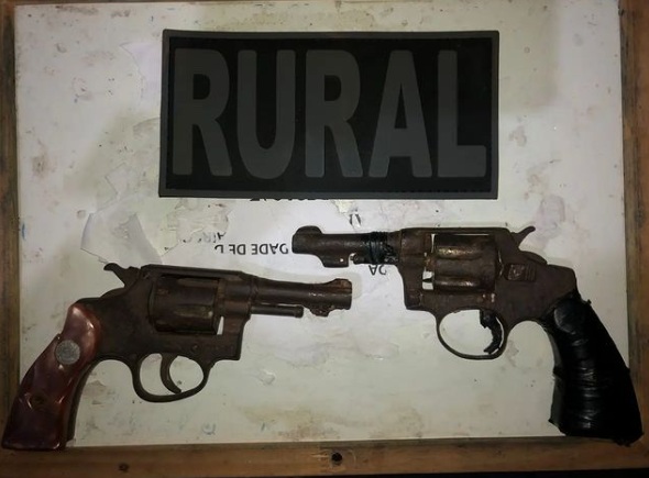 Roubo: suspeitos de invadir casa e fazer família refém morrem durante fuga e troca de tiros com PM