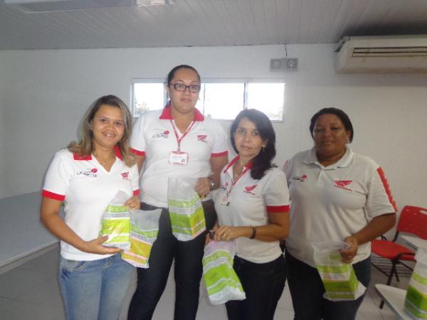 Cajueiro Motos homenageia m&atilde;es colaboradoras.(Imagem:FlorianoNews)