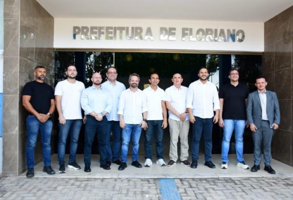 Prefeito Antônio Reis recebe Washington Bandeira e discute desenvolvimento de Floriano