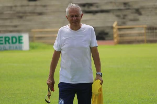 Arnaldo Lira, t&eacute;cnico do Parnahyba.(Imagem:Wenner Tito)