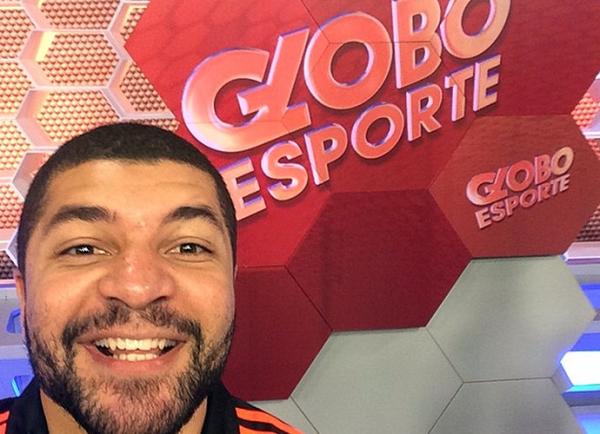 Olivinha faz selfie no est&uacute;dio do Globo Esporte.(Imagem:Reprodu&ccedil;&atilde;o / Instagram)