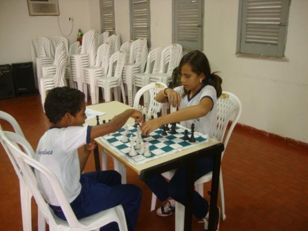 Alunos participando do torneio de Xadrez(Imagem:reda&ccedil;&atilde;o)
