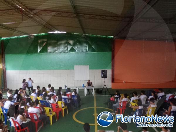 Redu&ccedil;&atilde;o da maioridade penal &eacute; tema de debate na Escola Pequeno Pr&iacute;ncipe.(Imagem:FlorianoNews)