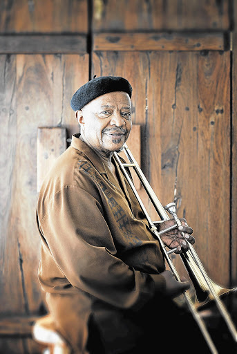 Jonas Gwangwa, gigante do jazz sul-africano, morre aos 83 anos