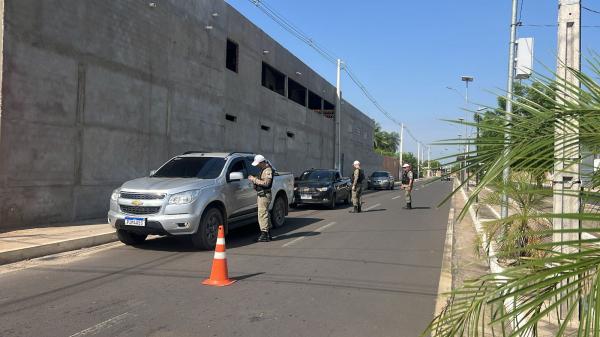 Pelotão de Trânsito intensifica bloqueios no Centro de Floriano durante o período natalino