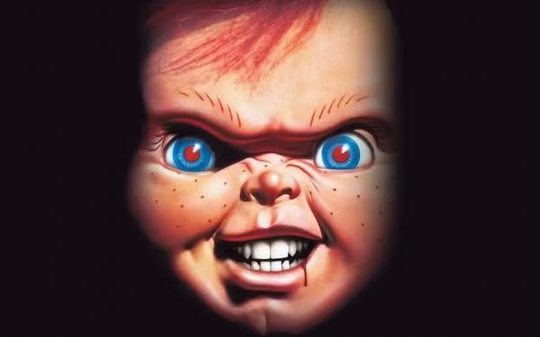 Livro explora o legado cult de Chucky, o boneco assassino, uma das mais famosas franquias do horror