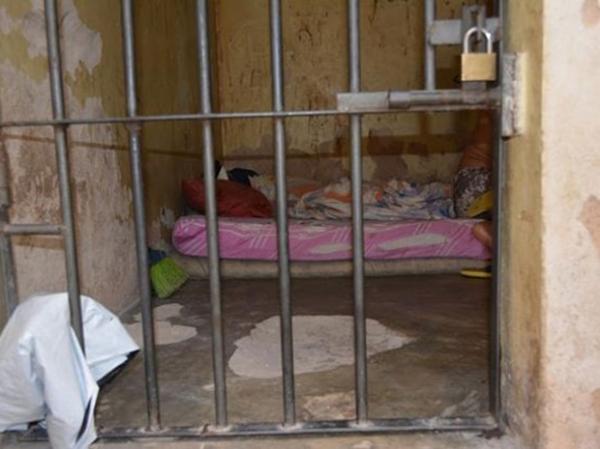 Detentos serraram uma barra de ferro da cela.(Imagem:Cristinano Setragni/Portal Corrente)