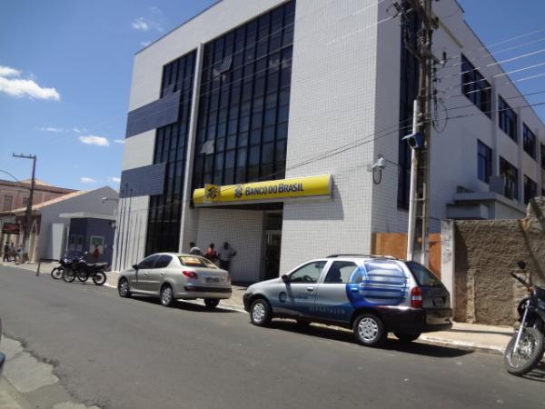 Banc&aacute;rios paralisaram atividades por duas horas em Floriano.(Imagem:FlorianoNews)