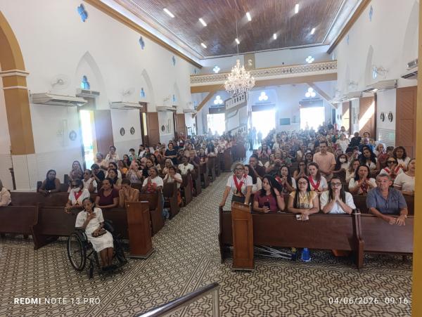 Fiéis celebram Corpus Christi com missa, adoração e procissão em Floriano