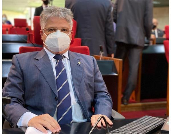 Gustavo Neiva cobra da Agespisa regularização no abastecimento de água no município de União-PI