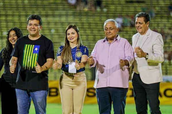 Rafael Fonteles entrega trof&eacute;u de campe&atilde;o brasileiro ao Atl&eacute;tico Piauiense e exalta legado do t&iacute;tulo(Imagem:Gabriel Paulino)