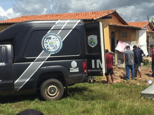Mulher é encontrada morta enterrada no quintal da casa do companheiro no Piauí