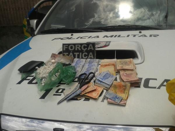 Jovem é preso com 142 pedras de crack e mais de R$ 2,6 mil em Teresina