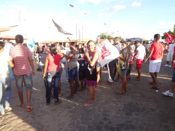 Coliga&ccedil;&atilde;o For&ccedil;a do Povo realizou concentra&ccedil;&atilde;o na Pra&ccedil;a Santo Ant&ocirc;nio.(Imagem:FlorianoNews)