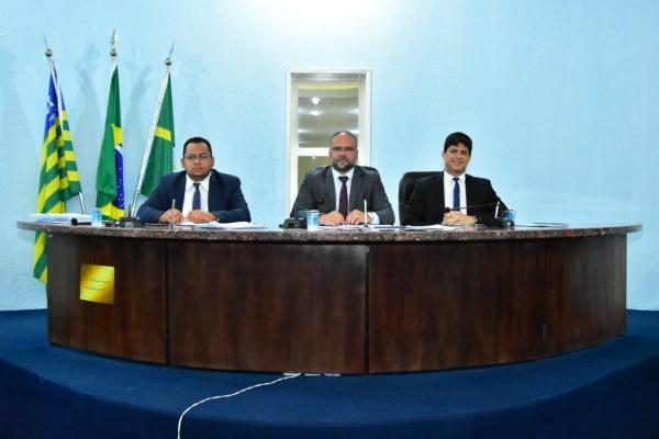 Uso da Tribuna Livre e aprovação de contas de ex-prefeitos marcam sessão na Câmara de Floriano