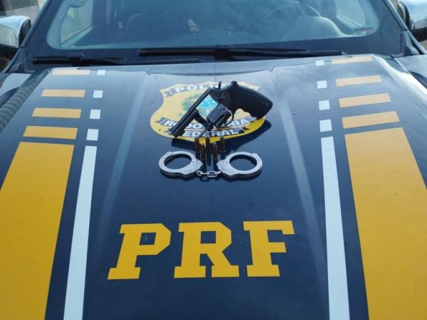 PRF prende homem por porte ilegal de arma de fogo em Jaicós