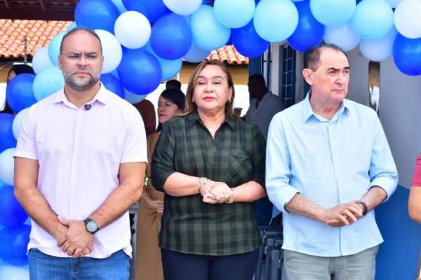 Joab Curvina, vice-prefeito; Marisol Simpl&iacute;cio, secret&aacute;ria de Educa&ccedil;&atilde;o; Ant&ocirc;nio Reis, prefeito de Floriano. (Imagem:Secom)