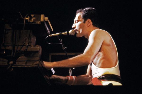 História da vida de Freddie Mercury será contada em quadrinhos