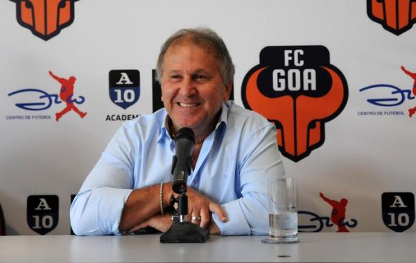Zico na entrevista coletiva no CFZ na manh&atilde; desta segunda: expectativa por embarque para a &Iacute;ndia.(Imagem:Andr&eacute; Dur&atilde;o)