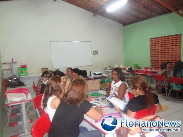 Professores da rede municipal participaram de encontro de formação do PNAIC.(Imagem:FlorianoNews)