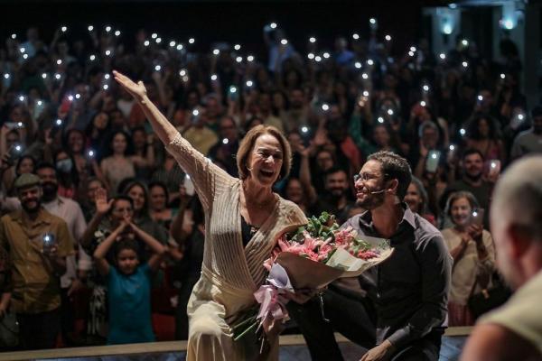 Reconhecimento e emoção marcam 6ª noite de comemorações do aniversário do Theatro 4 de Setembro