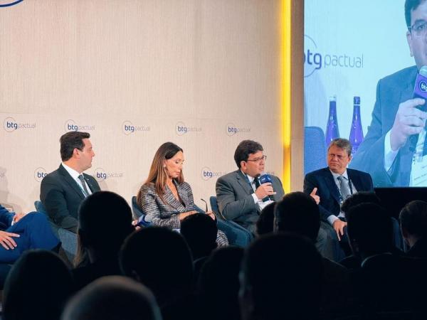 Nos EUA, governador defende transição energética e aponta Piauí como um celeiro de oportunidades