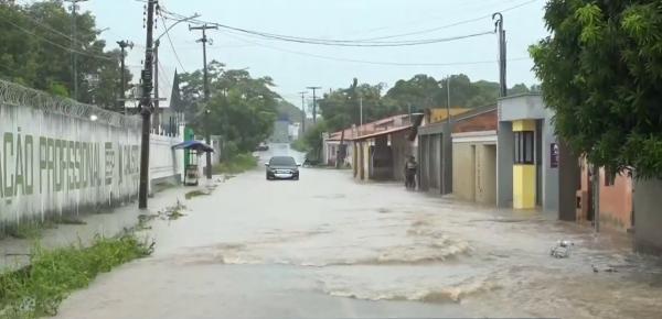 Fortes chuvas causam alagamentos em Floriano e mobilizam Corpo de Bombeiros para resgates(Imagem:Reprodução)