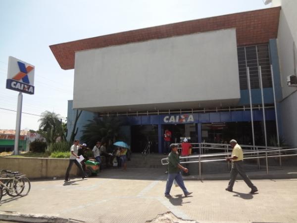 Caixa abre até quarta-feira para saque do FGTS