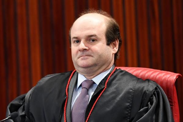 Ministro do TSE nega pedido que visava proibir divulgação de pesquisas eleitorais com Lula