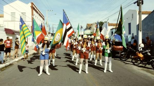 Ginásio Primeiro de Maio celebra 61 anos de fundação com desfile cívico