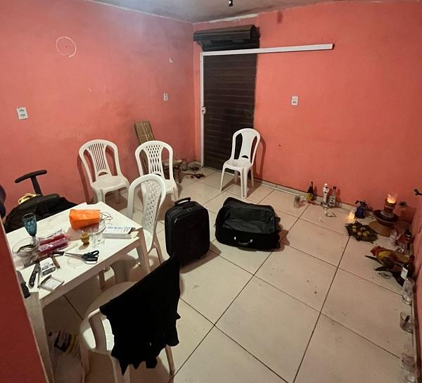 Pai de santo é preso suspeito de torturar a esposa e o filho durante rituais em Altos