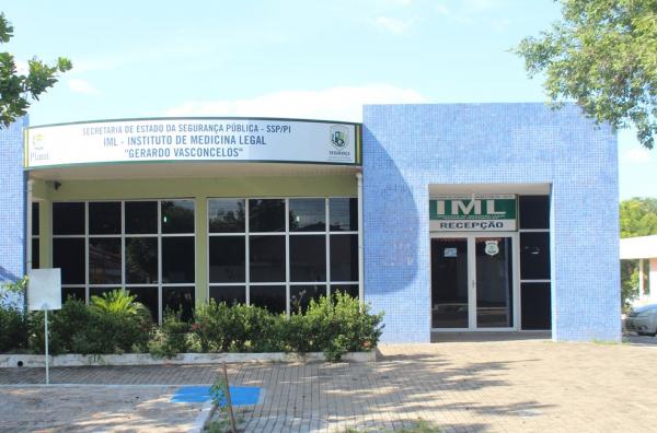 Homem é encontrado morto com 8 disparos de arma de fogo e quase decapitado em Teresina