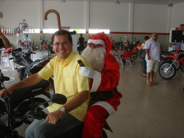 Papai Noel dando uma volta(Imagem:reda&ccedil;&atilde;o)