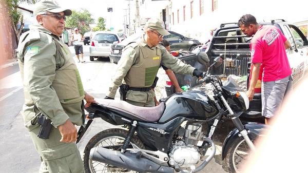 Motocicleta tomada de assalto é recuperada por guarnição do Grupamento Escolar