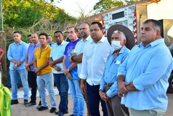 Vereadores participam de entrega das obras de pavimentação poliédrica no bairro São Cristóvão