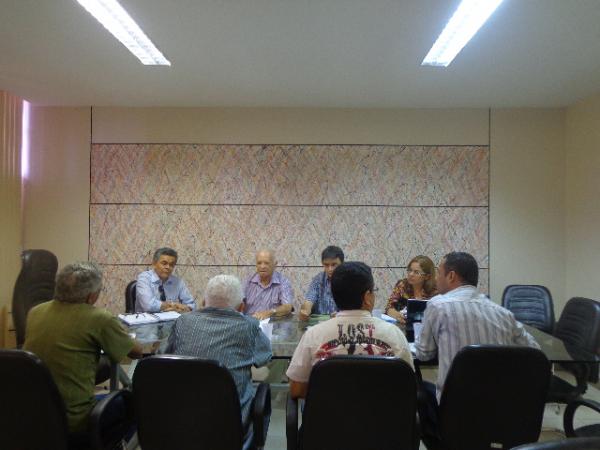 Reunião discute preparativos da Feira Agropecuária de Floriano
