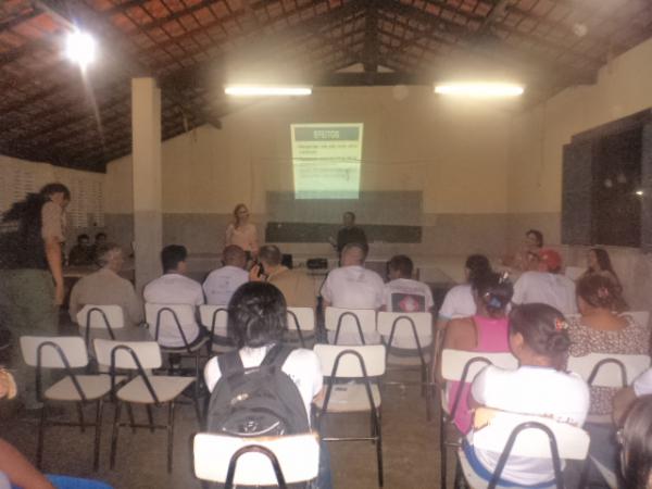 Escola promove palestra de combate às drogas em Floriano