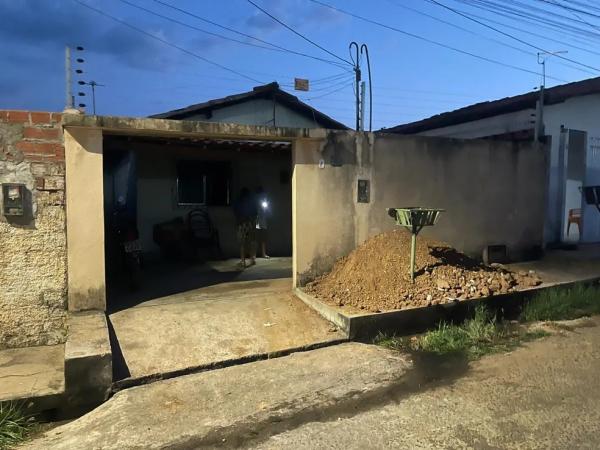 Fossa explode em quintal de casa na Zona Sul de Teresina; três pessoas ficaram feridas