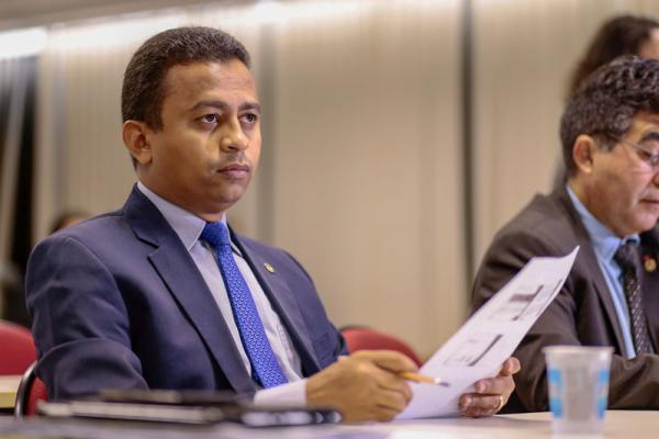 Deputado Francisco Costa será novo líder do governo na Alepi