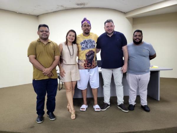Apuração sagra a escola de samba "Os Caipiras" como a grande campeã do Carnaval de Floriano
